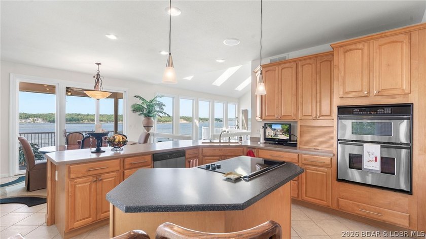 Luxury living with breathtaking views at the 20 MM of the Lake - photo 3