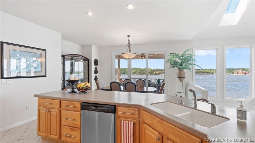 Luxury living with breathtaking views at the 20 MM of the Lake - photo 6