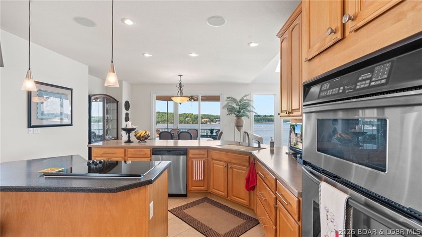 Luxury living with breathtaking views at the 20 MM of the Lake - photo 9