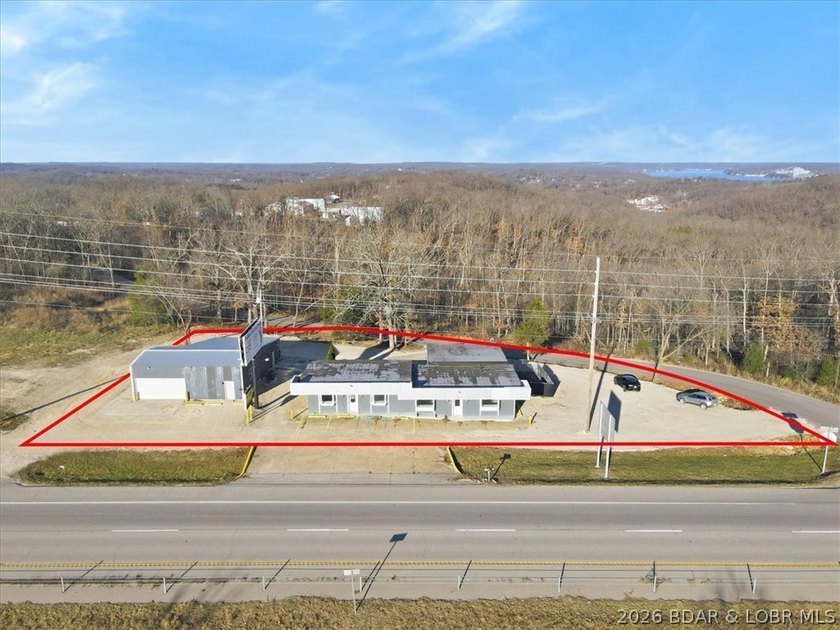 Rare opportunity to acquire a fully occupied mixed-use - photo 2
