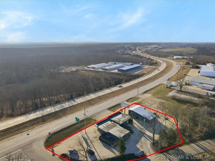 Rare opportunity to acquire a fully occupied mixed-use - photo 8