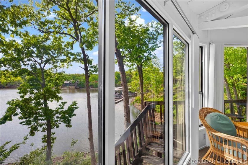 Enjoy treehouse-style living with true lakefront views and all - photo 2