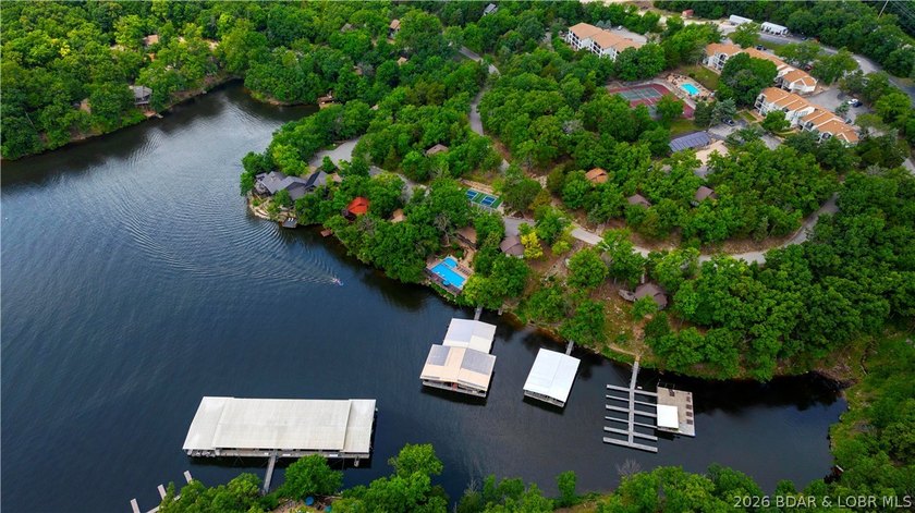 Enjoy treehouse-style living with true lakefront views and all - photo 5