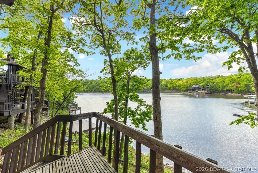 Enjoy treehouse-style living with true lakefront views and all - photo 6