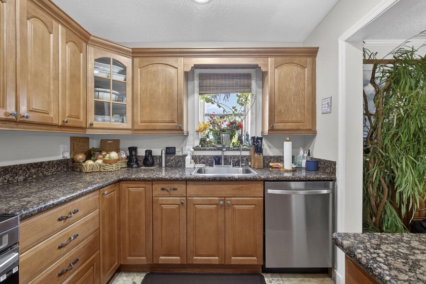 Beautifully maintained 2BR/2BA end-unit villa in desirable - photo 11