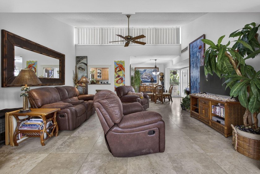 Beautifully maintained 2BR/2BA end-unit villa in desirable - photo 15
