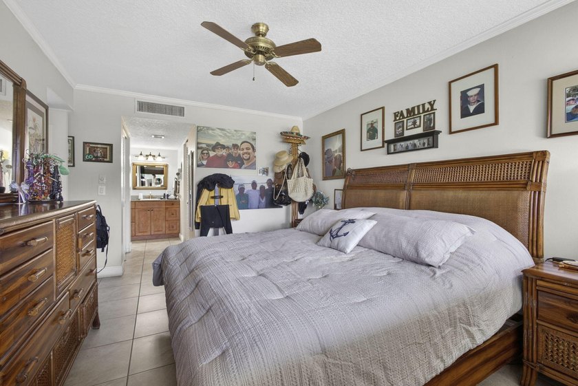 Beautifully maintained 2BR/2BA end-unit villa in desirable - photo 23
