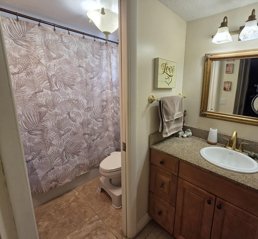 Beautifully maintained 2BR/2BA end-unit villa in desirable - photo 24