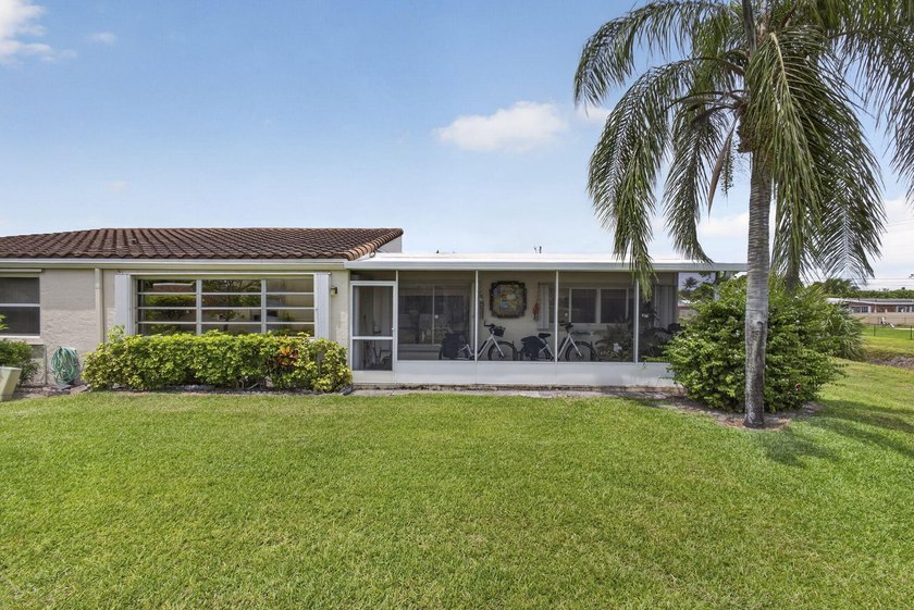 Beautifully maintained 2BR/2BA end-unit villa in desirable - photo 34
