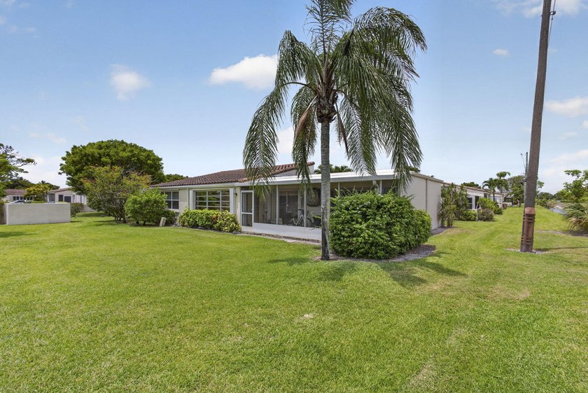 Beautifully maintained 2BR/2BA end-unit villa in desirable - photo 35