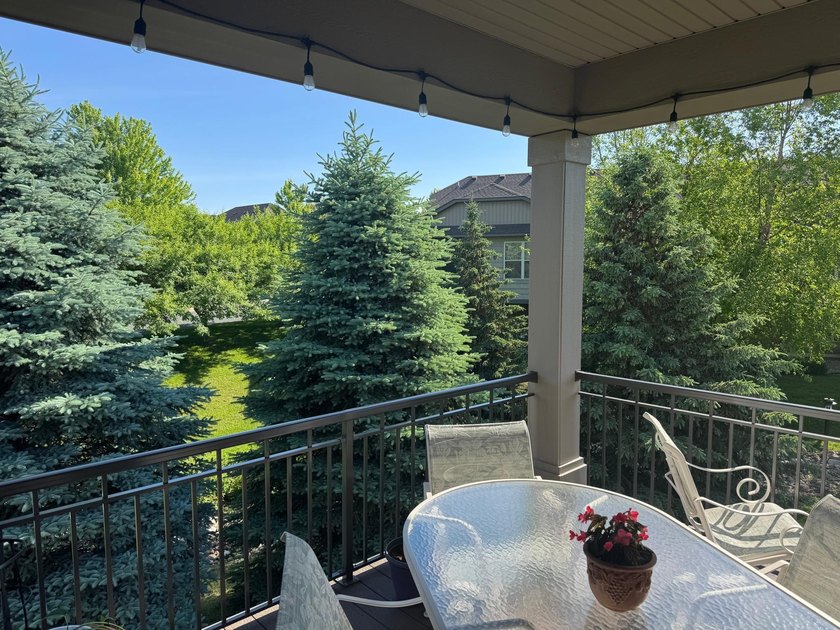 Nestled in the highly desirable Bluffs of Sans Pierre with - photo 5