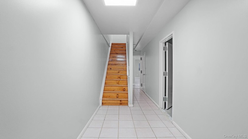 Fully renovated 2-family, 2007 brick-built house. Features 3 bed - photo 5