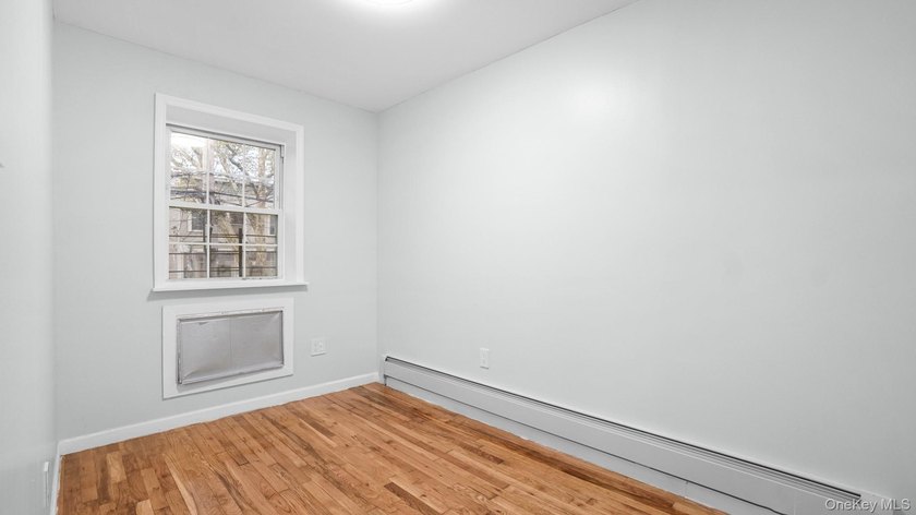 Fully renovated 2-family, 2007 brick-built house. Features 3 bed - photo 10