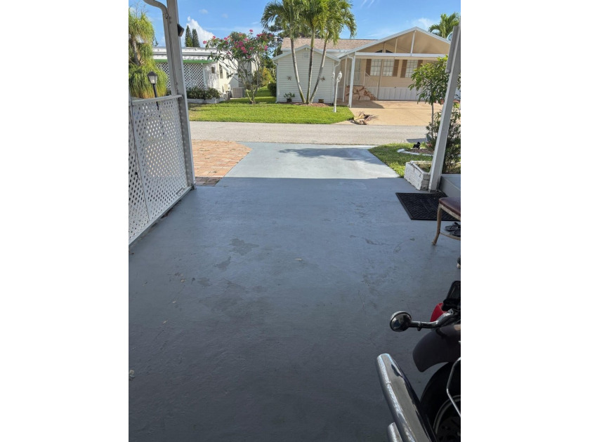 WELL MAINTAINED WITH 2 BEDROOMS, 2 BATHS AND A FLORIDA ROOM WITH - photo 7