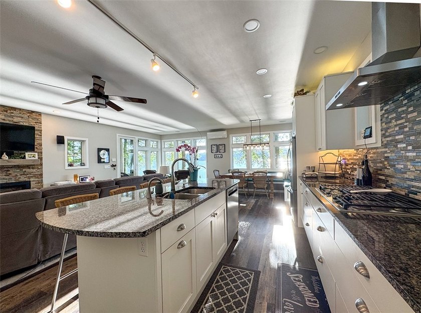 The Ultimate All-Season Lake Home. Custom 4 BR, 3.5 Bath, 2426 - photo 13