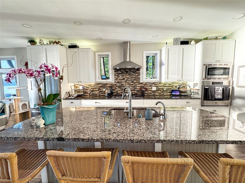 The Ultimate All-Season Lake Home. Custom 4 BR, 3.5 Bath, 2426 - photo 14