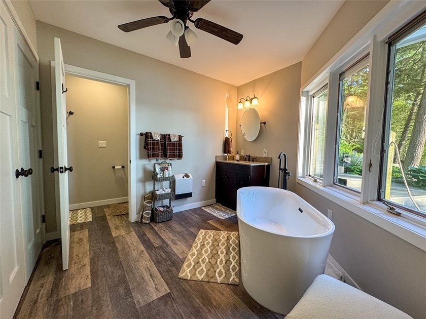 The Ultimate All-Season Lake Home. Custom 4 BR, 3.5 Bath, 2426 - photo 34