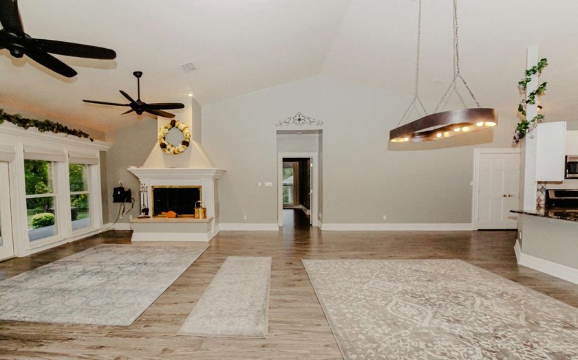 Welcome to your peaceful retreat in Lake City, Florida. This - photo 13