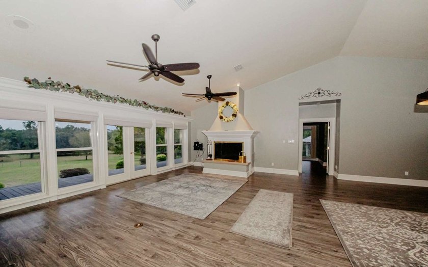 Welcome to your peaceful retreat in Lake City, Florida. This - photo 17