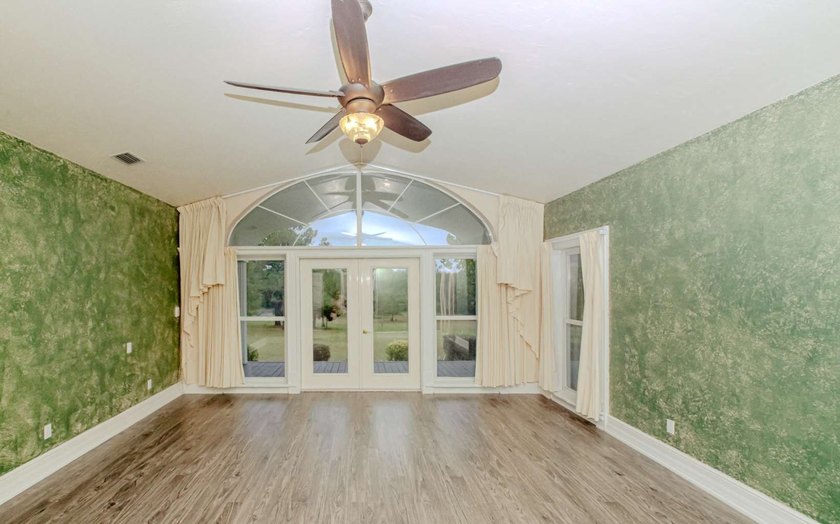Welcome to your peaceful retreat in Lake City, Florida. This - photo 19