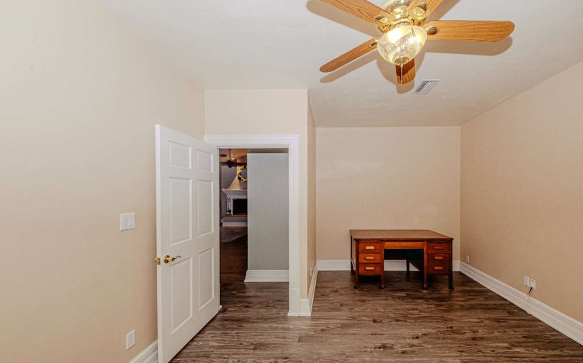 Welcome to your peaceful retreat in Lake City, Florida. This - photo 24