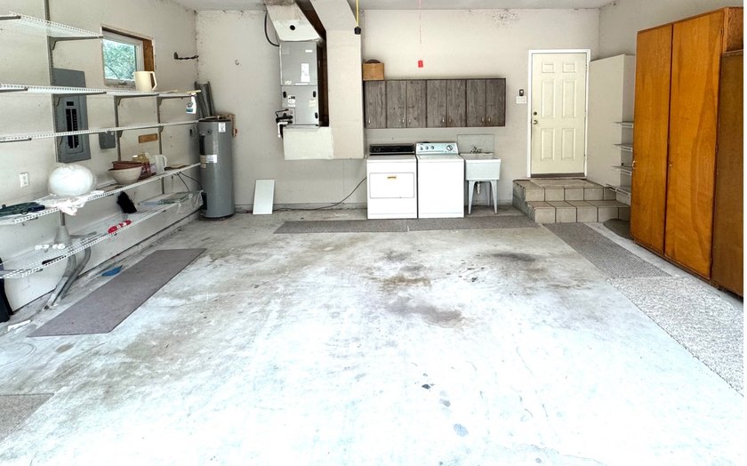 Welcome to your peaceful retreat in Lake City, Florida. This - photo 27