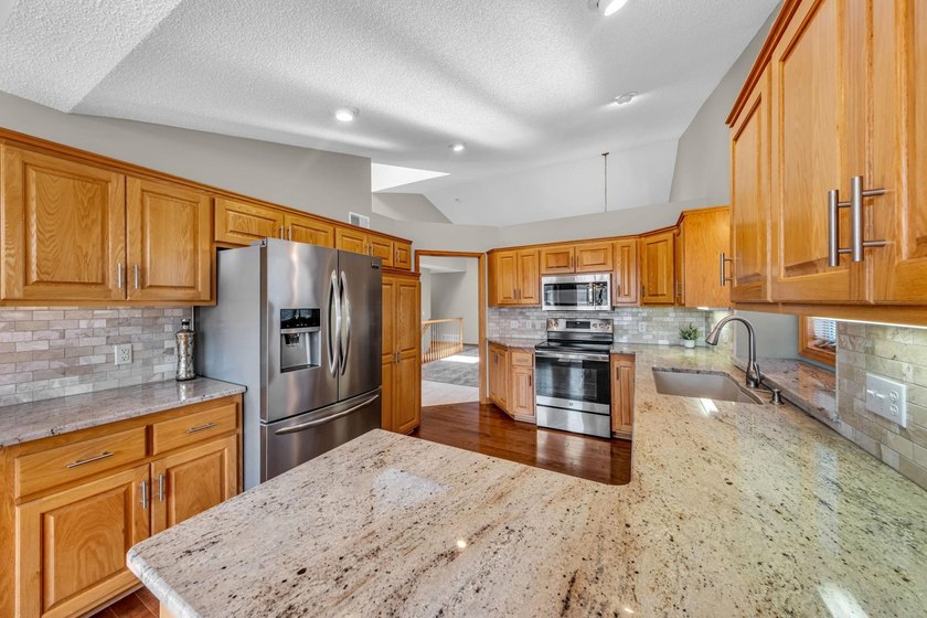 Wonderful one-level living in the highly sought-after Eagle - photo 4