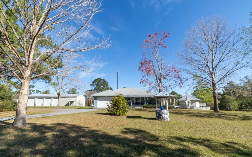 Welcome to your peaceful retreat in Lake City, Florida. This - photo 36