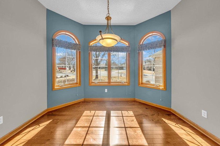 Wonderful one-level living in the highly sought-after Eagle - photo 6