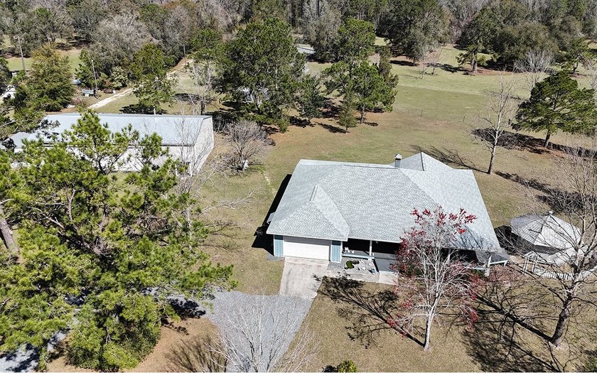 Welcome to your peaceful retreat in Lake City, Florida. This - photo 41