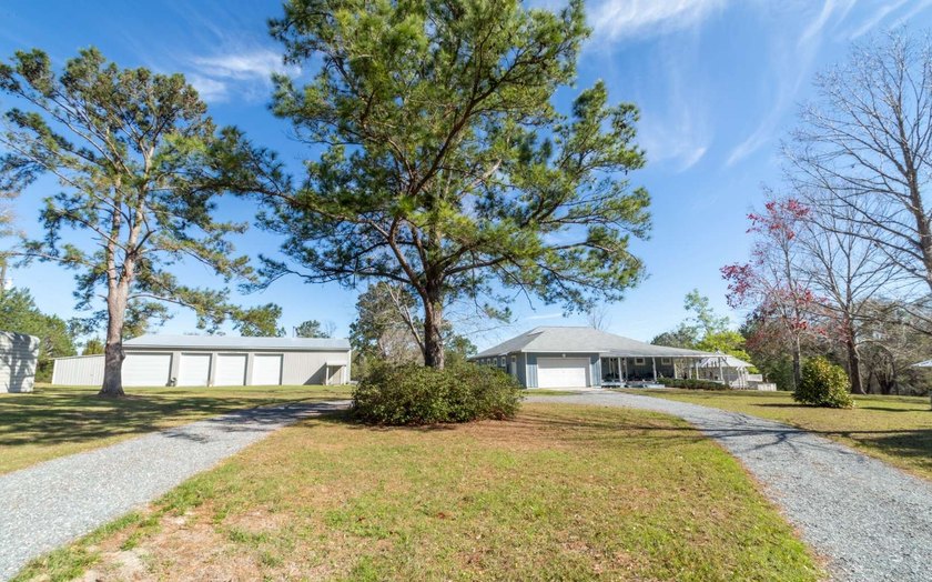 Welcome to your peaceful retreat in Lake City, Florida. This - photo 46