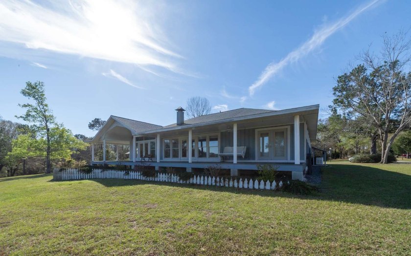 Welcome to your peaceful retreat in Lake City, Florida. This - photo 47