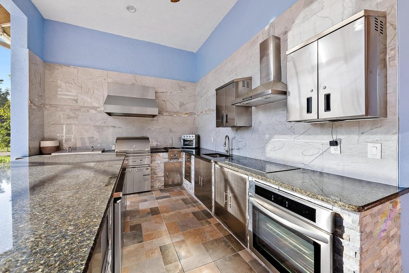 Nestled on 2.5 private acres, this beautifully updated estate - photo 12