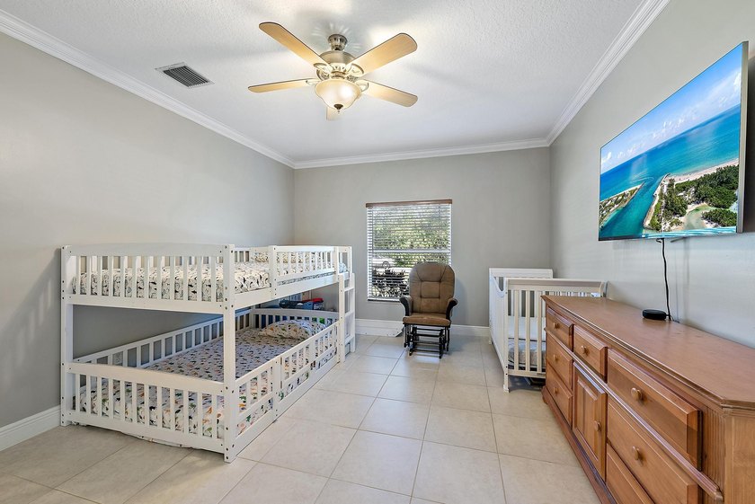 Nestled on 2.5 private acres, this beautifully updated estate - photo 23