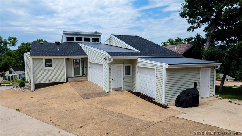 YEAR ROUND MAIN CHANNEL VIEW, a rare 3-car garage, and over 2 - photo 2