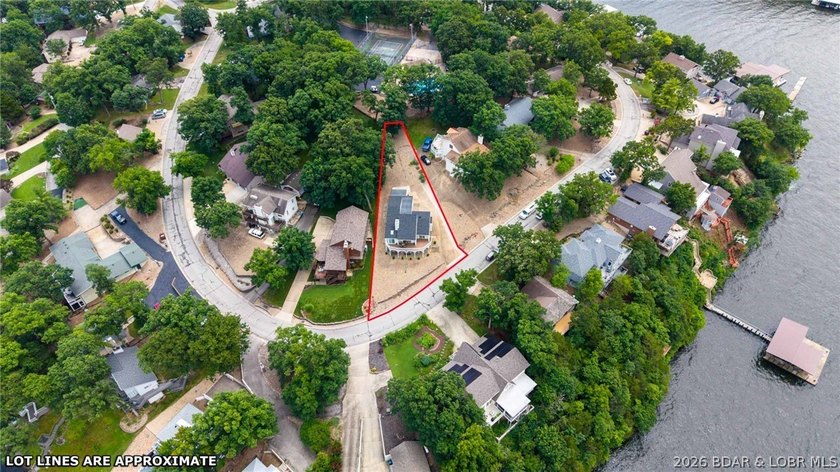YEAR ROUND MAIN CHANNEL VIEW, a rare 3-car garage, and over 2 - photo 4