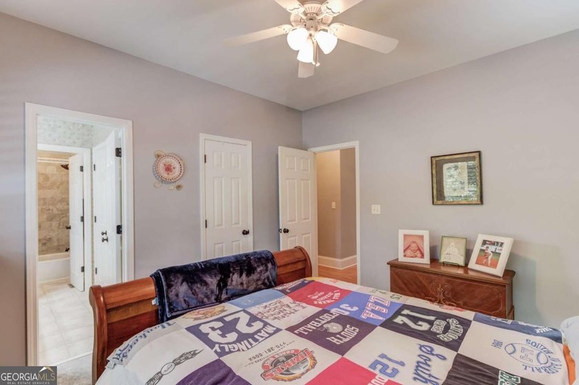 Welcome to this beautifully maintained Frank Betz designed ranch - photo 34