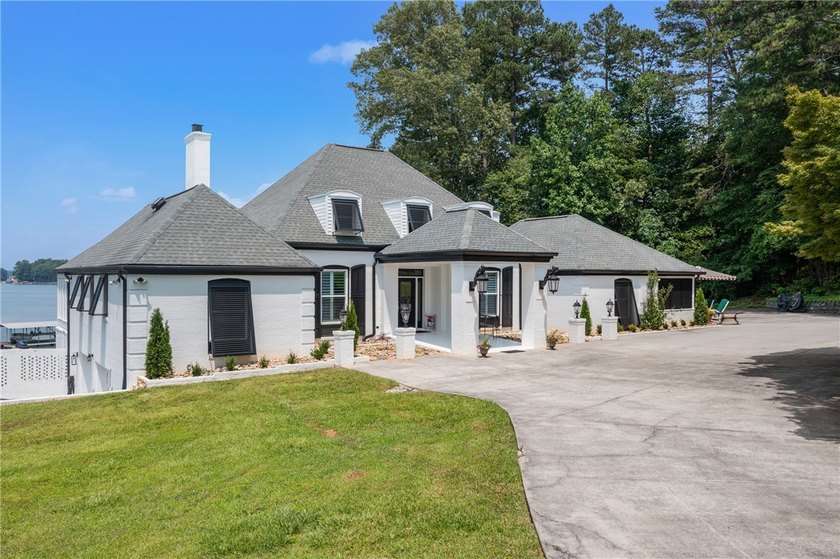 A rare and refined offering on Lake Keowee-this UNRESTRICTED 4BR - photo 2
