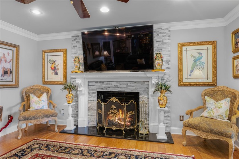 A rare and refined offering on Lake Keowee-this UNRESTRICTED 4BR - photo 8