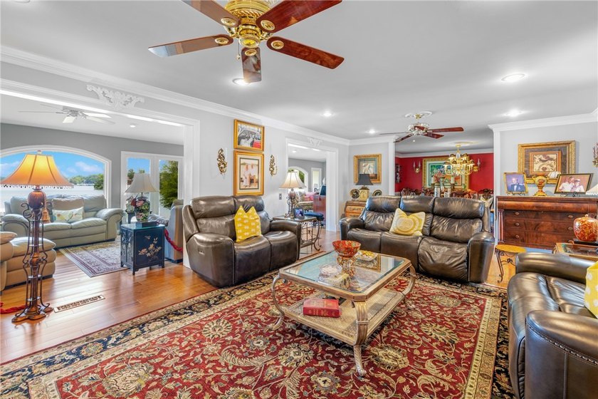 A rare and refined offering on Lake Keowee-this UNRESTRICTED 4BR - photo 9