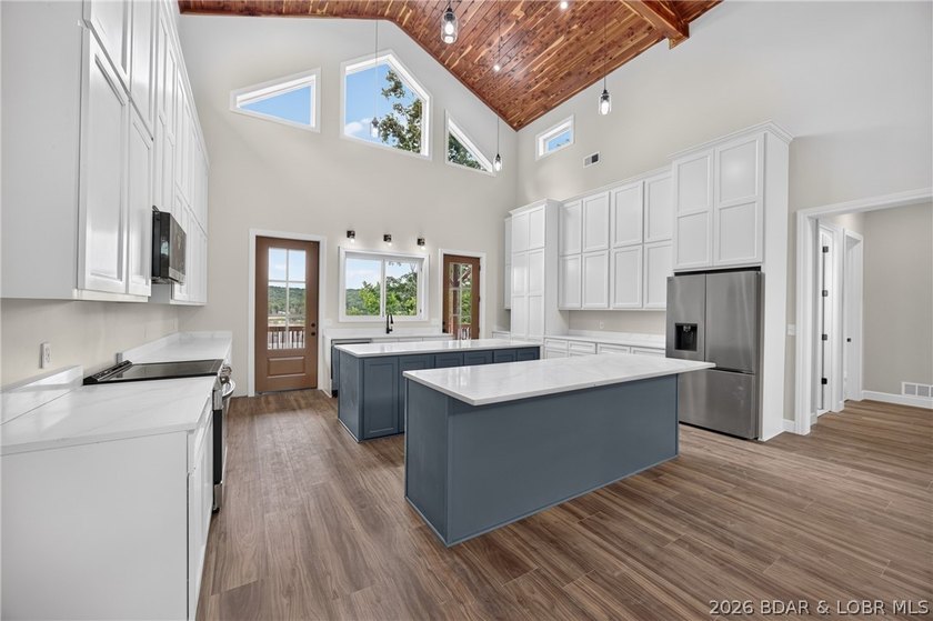 NEW CONSTRUCTION at the 63 MM in Emerald Hills gated community - photo 9