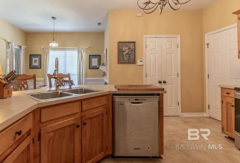 Quietly placed in the heart of Lake Forest, is a subdivision all - photo 12