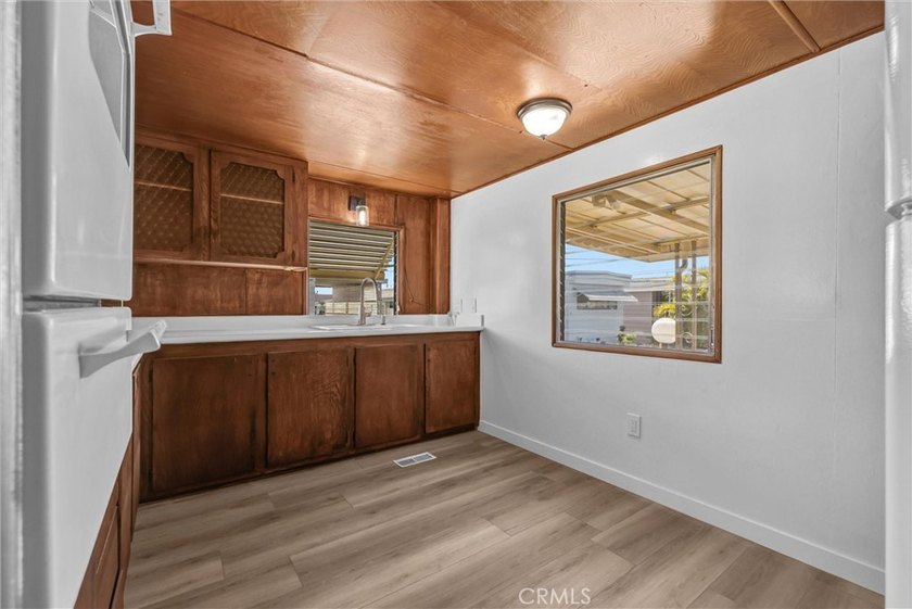 Spacious single-wide 3 bedrooms, 1 bath mobile home located in - photo 6