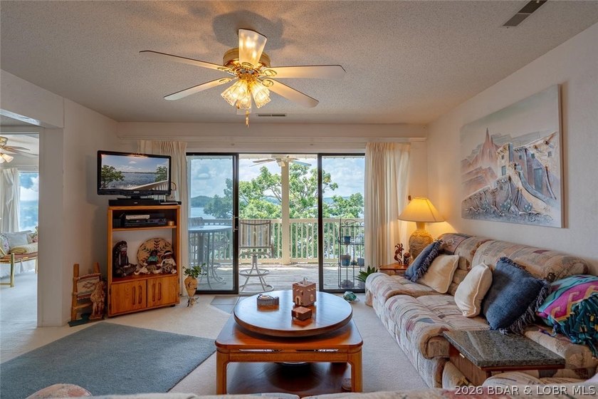 Wake up to breathtaking lake views, spend your afternoons - photo 3