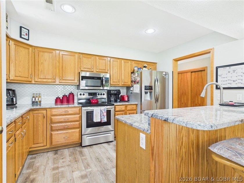 Enjoy the comfort and convenience of one-level living in this - photo 7