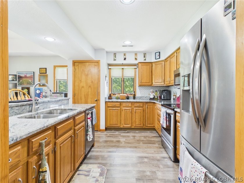 Enjoy the comfort and convenience of one-level living in this - photo 9