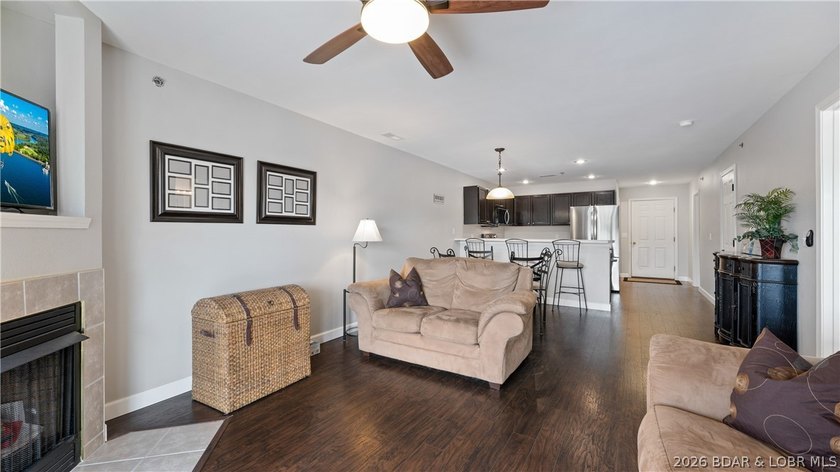 Turnkey lakefront condo at the 19 MM of the Osage Arm in Harbour - photo 3