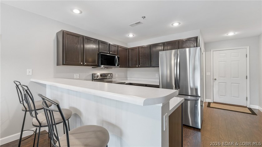Turnkey lakefront condo at the 19 MM of the Osage Arm in Harbour - photo 7