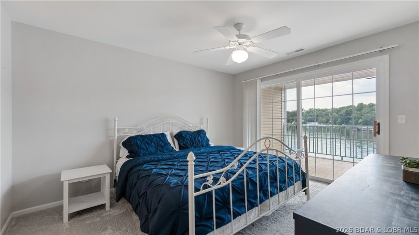 Turnkey lakefront condo at the 19 MM of the Osage Arm in Harbour - photo 9