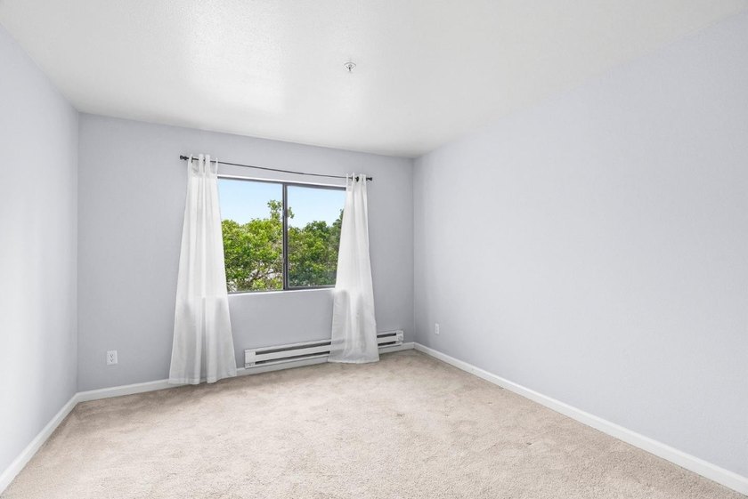 Perched on the top floor of a well-located Santa Cruz complex - photo 11